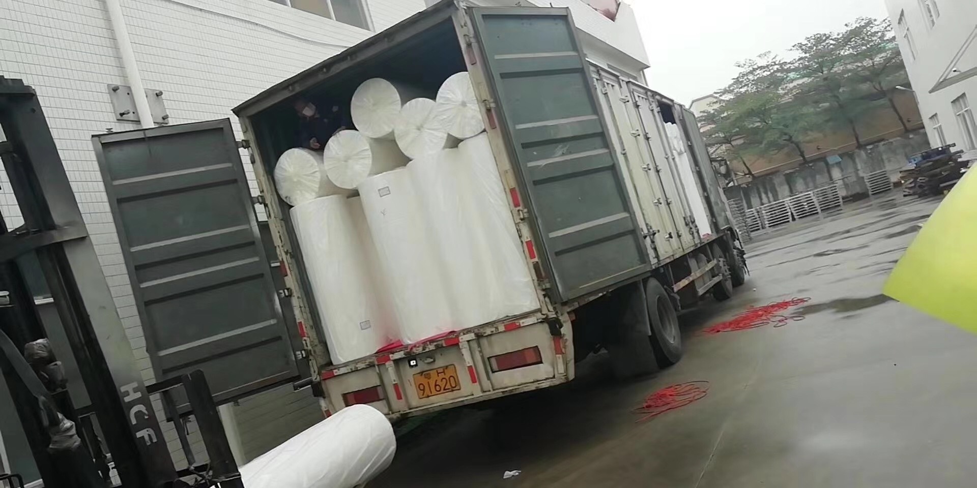 亞麻水刺無(wú)紡布廠(chǎng)家 針刺棉OEM 醫(yī)用棉柔巾卷